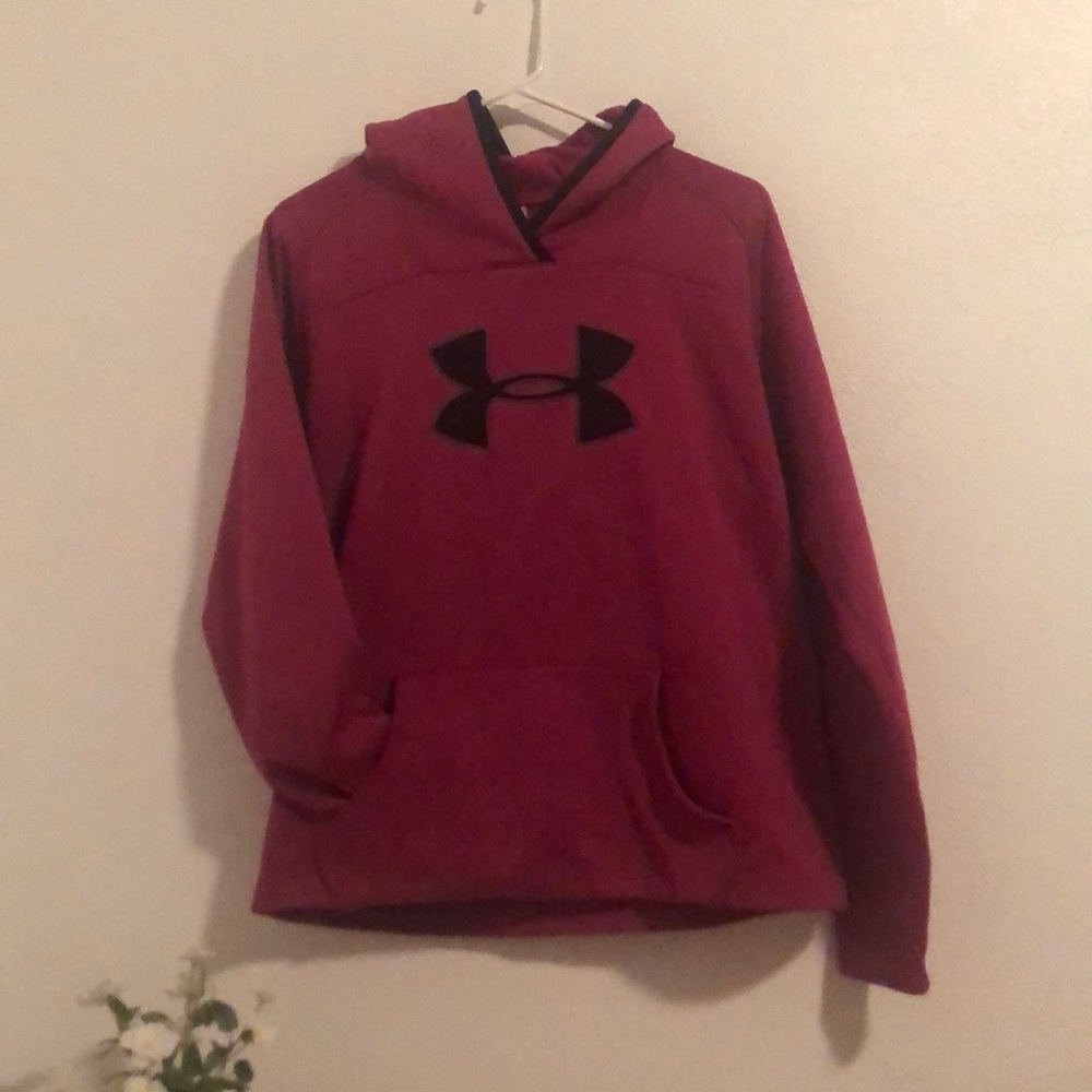 A Under Armor sweatshirt in great quality.
